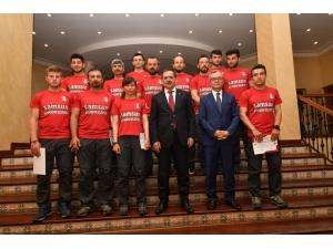 Başkan Demir’den Dragon Bot Sporcularına Övgü: