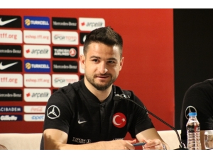 Milli Takım Oyuncusu Şahiner: "Umut Ve Işık Veren Bir Takım Var"