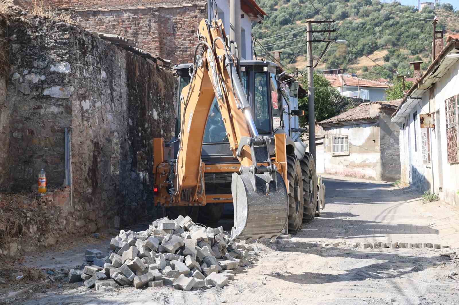 kocarli-da-yol-yenileme-calismalari-suruyor