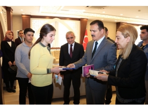 Hakkari’de "Bir Kitap Bir İnsan" Kampanyası