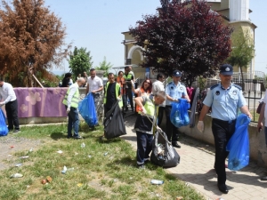 Başkan Yardımcısı Kasapoğlu Çöp Topladı