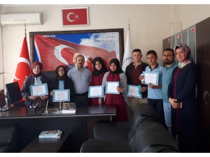 Başarılı Öğrencilere Belgeleri Verildi