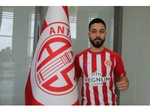 Antalyaspor’da Tarık Çamdal’ın Sözleşmesi 1 Yıl Uzatıldı