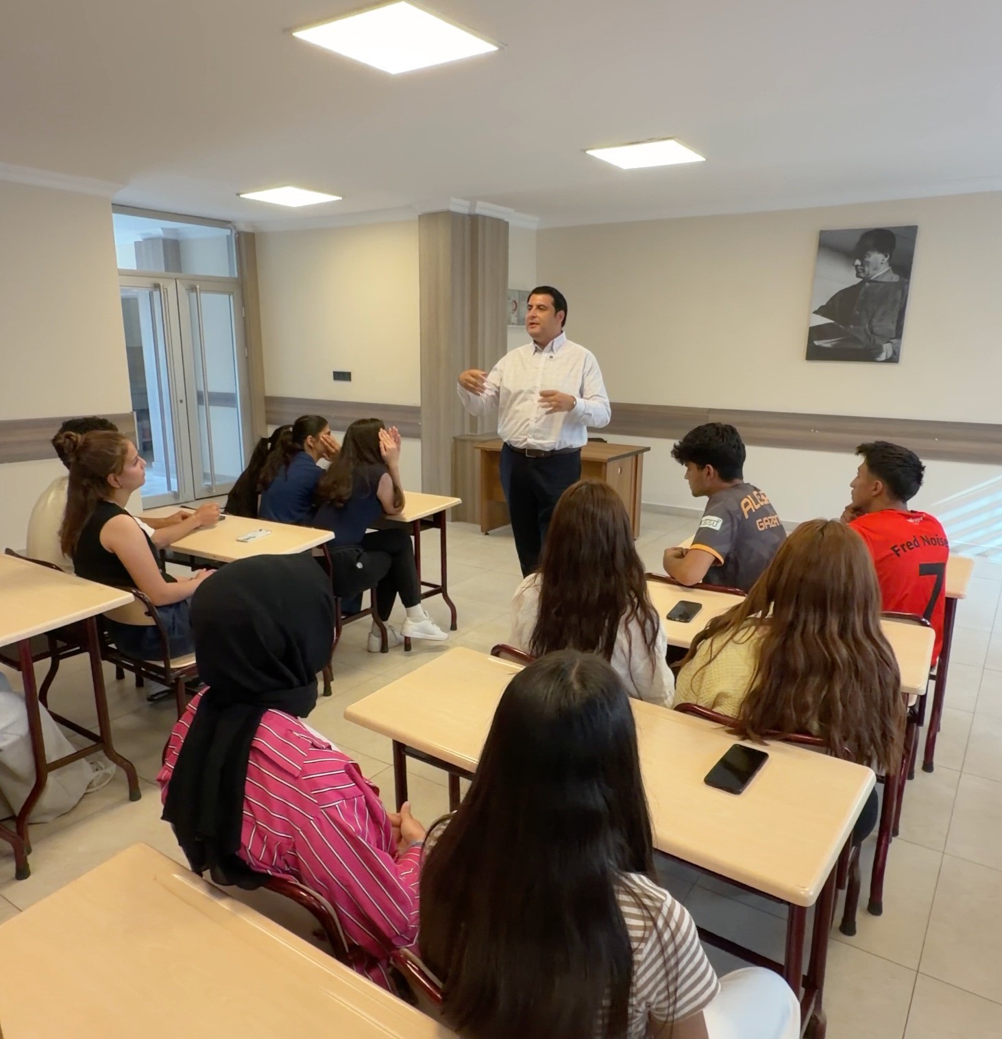 yilmaz-dan-yks-ye-girecek-ogrencilere-moral-ve-destek-mesaji