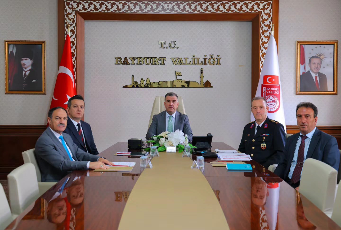 vali-eldivan-vks-uzerinden-yurt-guvenligi-toplantisina-katildi
