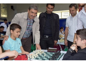 Satranç Turnuvasında Ter Döktüler