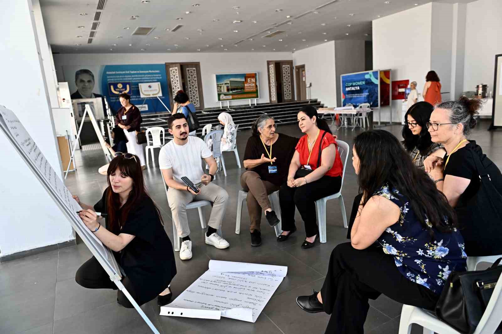 cop-women-antalya-da-kadinlarin-iklim-politikalarindaki-rolu-konusuldu