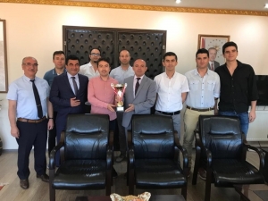 Kaymakam Öner, Şampiyonları Ağırladı