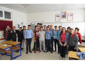 Lise Öğrencilerinin Hayatına Yeni Bir Pencere Ekleniyor