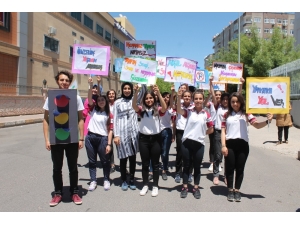 Diyarbakırlı Öğrenciler ‘Trafikte Önce Yaya’ Dedi