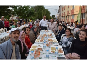 İftar Bereketi Tepebaşı’nda Sürüyor