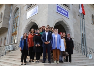 Ak Parti Kadın Kolları Heyetinden Belediye Başkanı Arı’ya Ziyaret