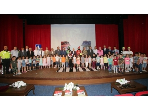 Hacivat Ve Karagöz İle Yaya Önceliğine Dikkat Çektiler