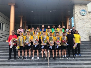 Talasgücü Belediyespor Kupasını Aldı