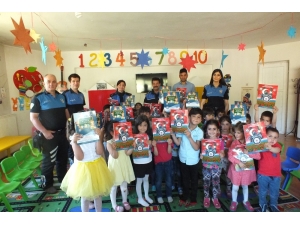 Polislerden Anaokulu Öğrencilerine Eğitim