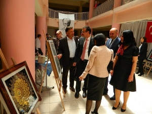 Posof Halk Eğitimi Yılsonu Sergisini Açtı