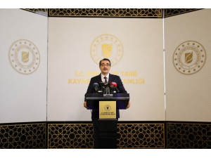 Bakan Dönmez: "Türkiye’yi Yenilenebilir Enerjide Rol Model Yapacağız"