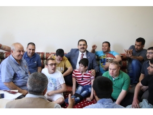 Canpolat Engellilerle Araya Geldi