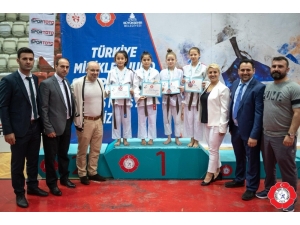 Gemlik Belediyesi Spor Başarıdan Başarıya Koşuyor