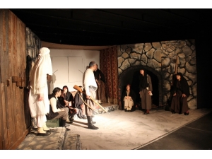 Üniversite Öğrencilerinin “Töre” Oyunu Beğeni İle İzlendi