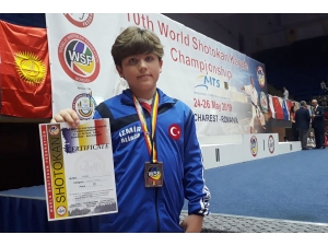 Foçalı Minik Karateci Kaan, Dünya Üçüncüsü Oldu