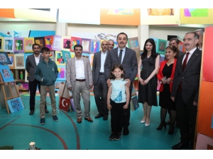 Vali Türker Öksüz, Çelik Başarı Kolejini Ziyaret Etti