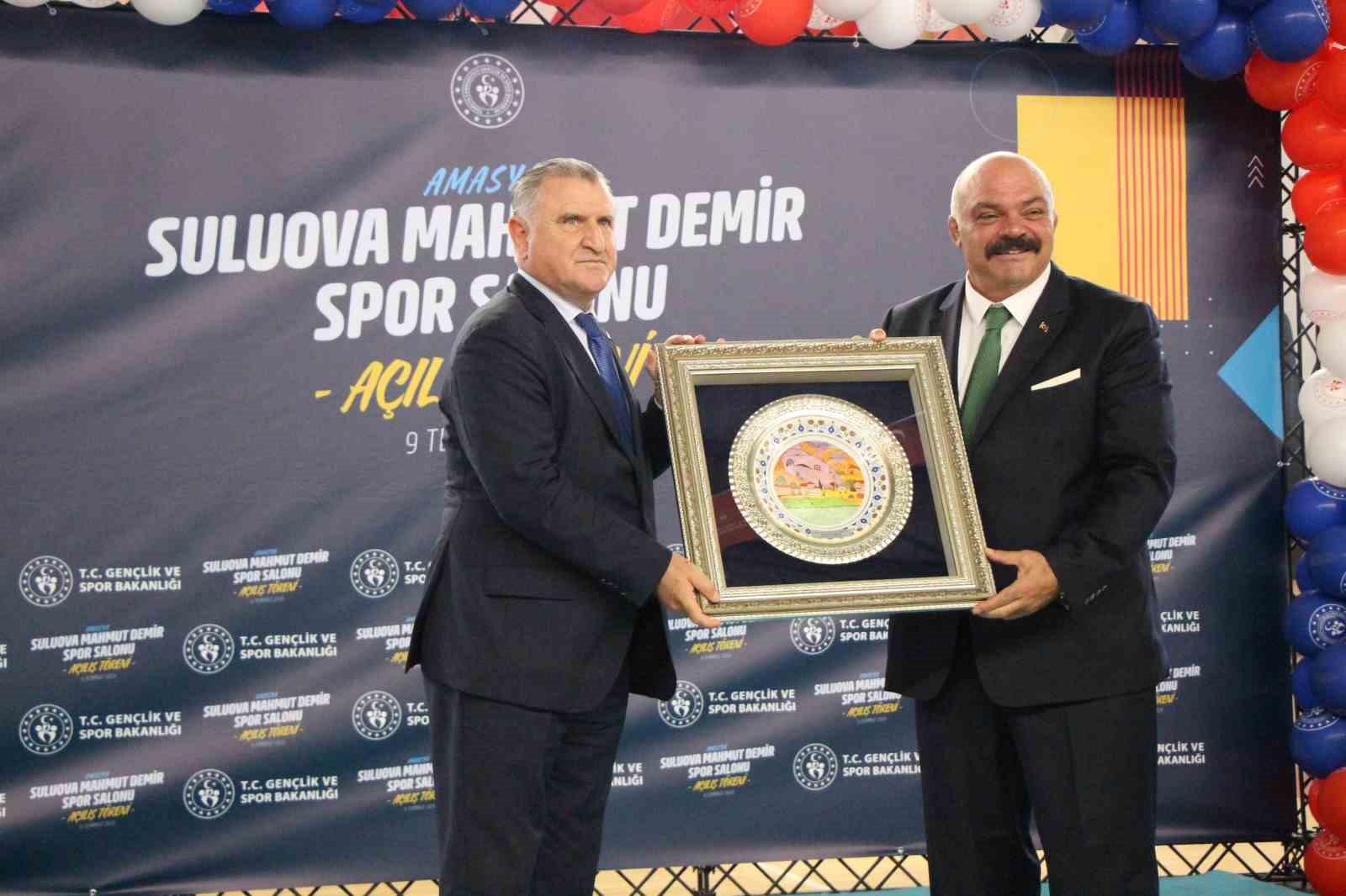 bakan-bak-turkiye-nato-zirvesi-nde-tum-dunyaya-gucunu-gosterdi