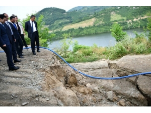 Vali Kaymak, Heyelan Bölgesini İnceledi