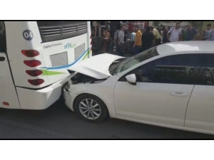 Otomobil Halk Otobüsüne Çarpıştı: 1 Yaralı