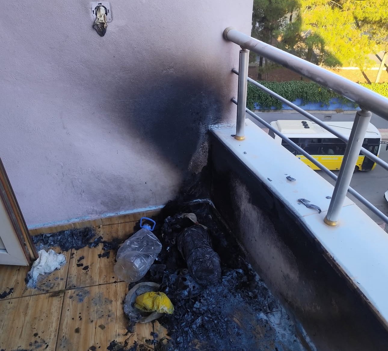 siirt-te-apartmanin-5-katinda-piknik-tupu-patladi