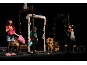 "Kadınlar Filler Ve Saireler" Samsun’da Sahnelendi