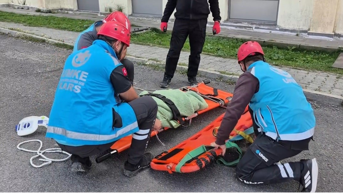 kars-ta-6-5-lik-deprem-senaryosu-turkiye-nin-deprem-gercegi-sahada-canlandirildi