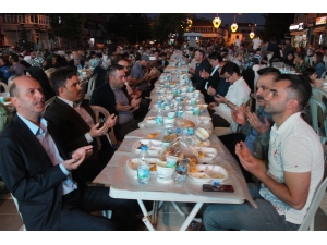 Şuhut Belediyesinden Geleneksel 2. Sokak İftarı