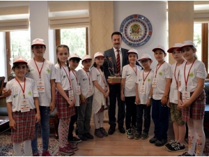 Proje Öğrencilerinden Vali Şentürk’e Ziyaret