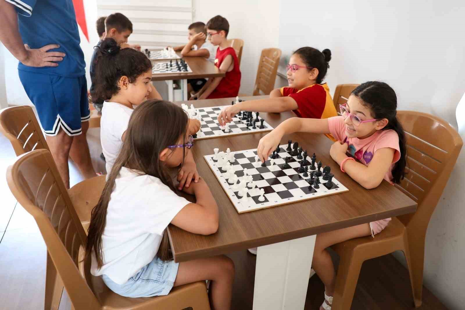 efeler-de-yaz-tatili-satrancla-renkleniyor