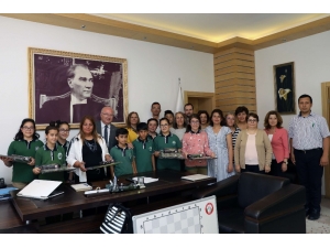 Çevreye Duyarlı Öğrenciler, Ödüllendirildi