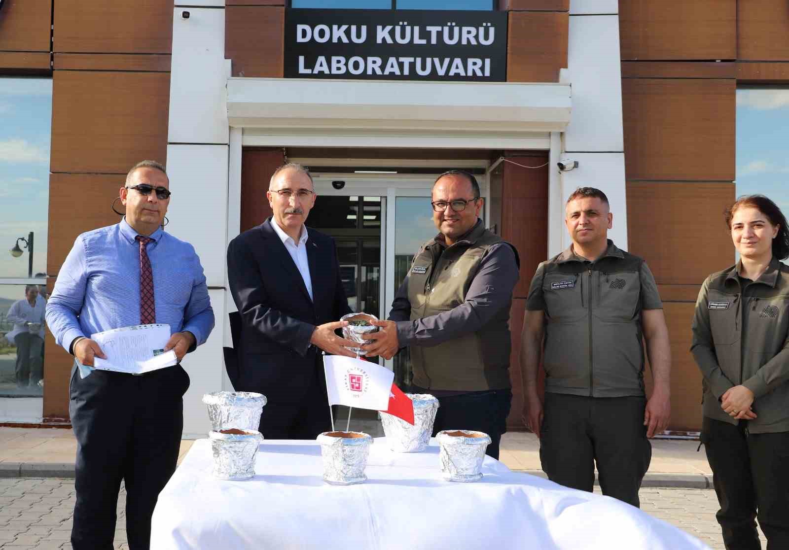 fu-de-uretilen-endemik-bitkiler-dogaya-kazandiriliyor