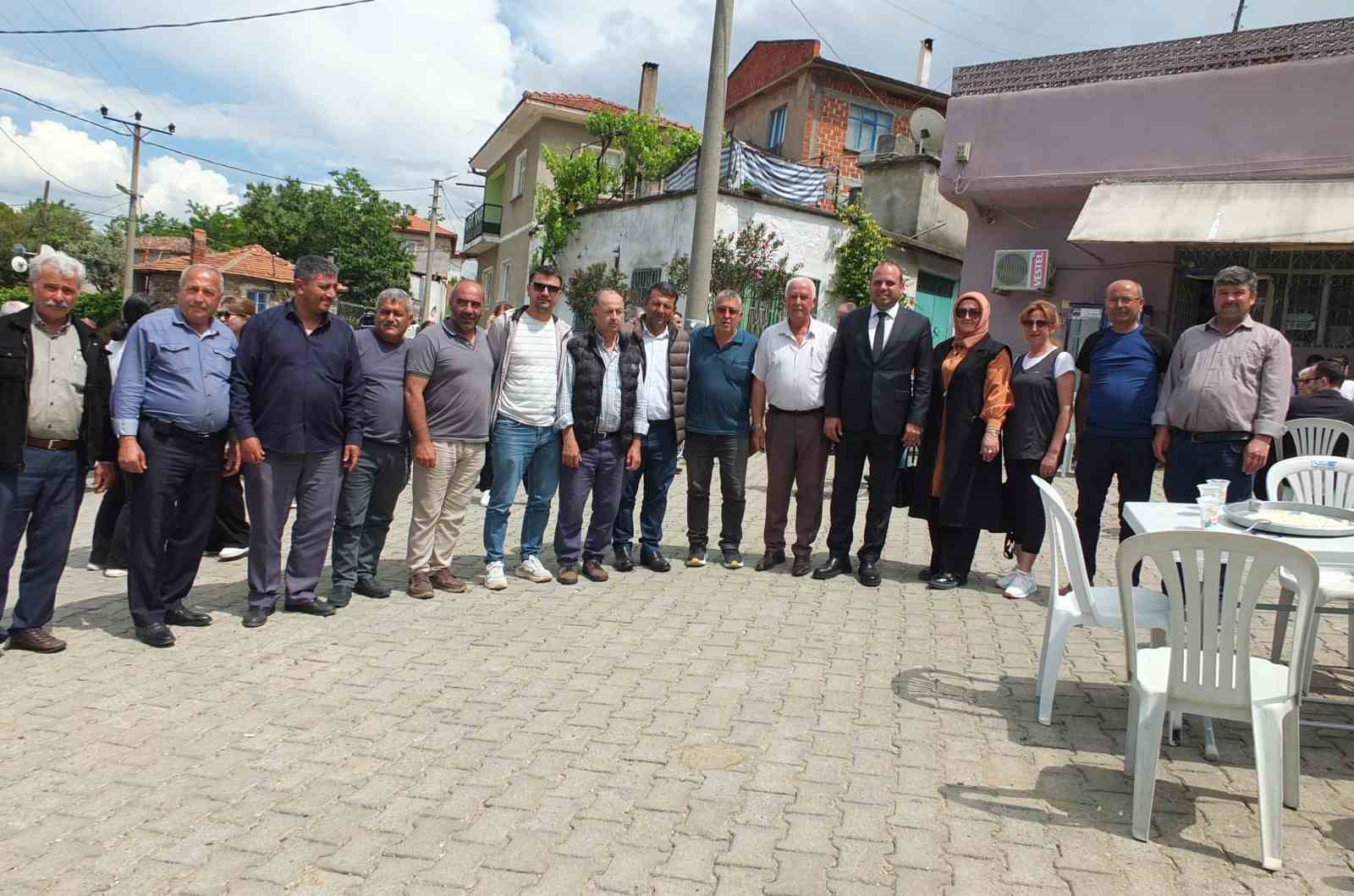 burhaniye-de-geleneksel-agacik-hayri-yuzlerce-insani-bulusturdu