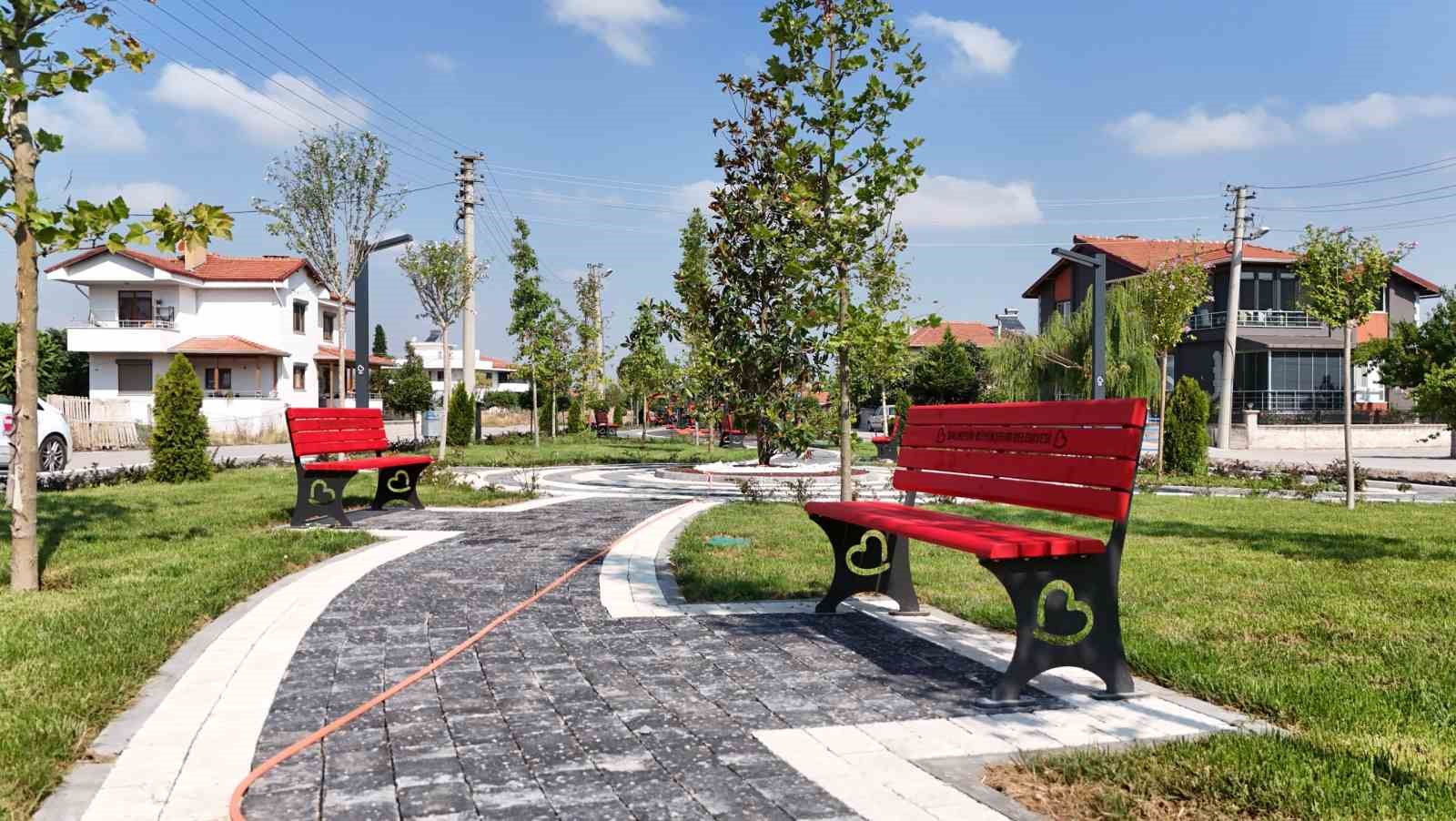 sindirgi-da-yeni-yesil-alanlar-yapildi
