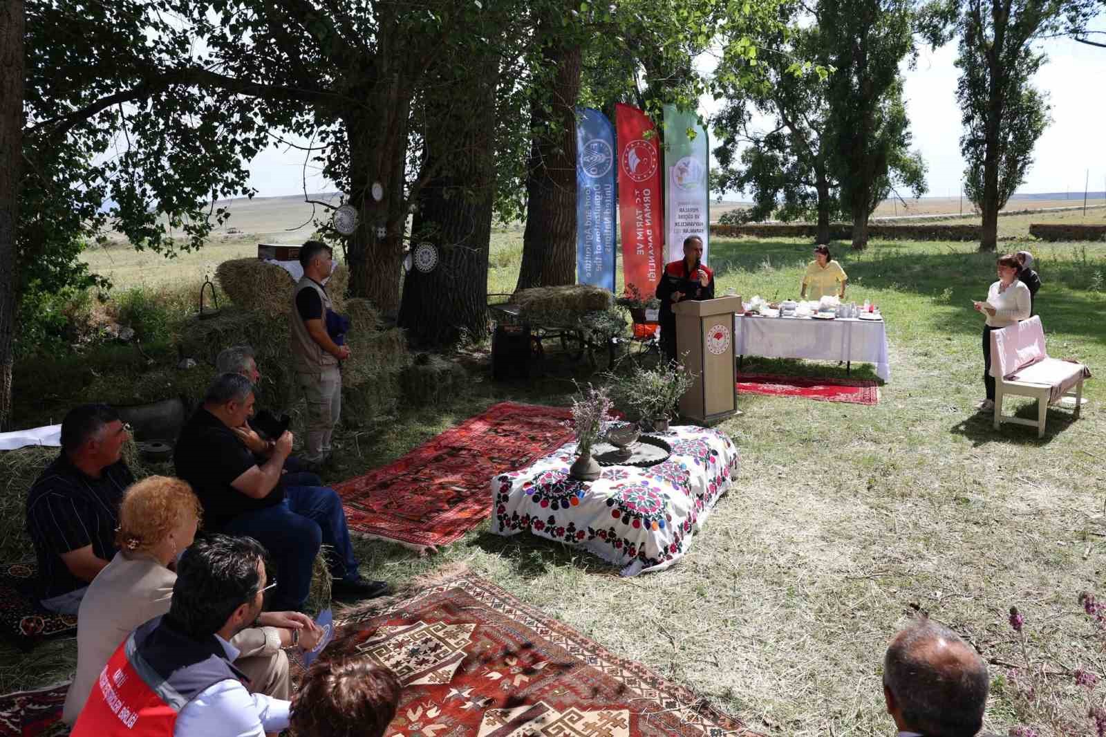 kars-ta-uluslararasi-meralar-ve-gocebe-hayvancilik-yili-etkinligi-duzenlendi