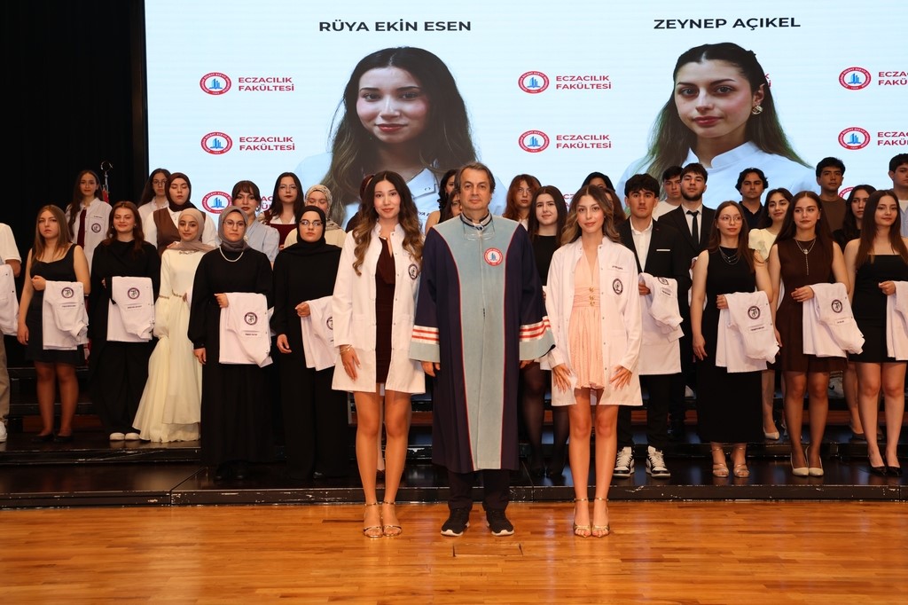 beun-da-gelecegin-eczacilari-beyaz-onluk-giydi
