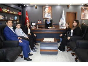 Başkan Tekin Koltuğunu Öğrenciye Bıraktı