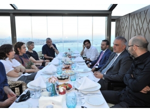 Türkiye’nin Önde Gelen Yönetmenlerinden Bakan Ersoy’a İftar Daveti