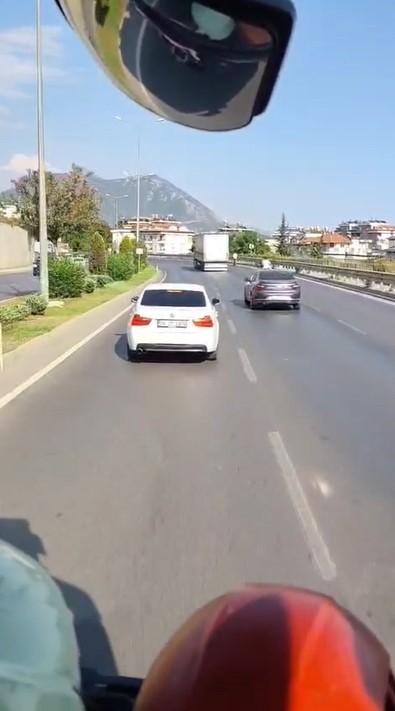 alanya-da-itfaiyeye-yol-vermeyen-otomobil-surucusune-46-bin-tl-ceza
