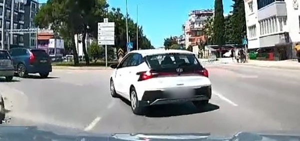 kontrolsuz-serit-degistiren-surucu-kazaya-davetiye-cikardi