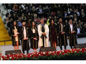 Toros Üniversitesi’nde Mezuniyet Coşkusu