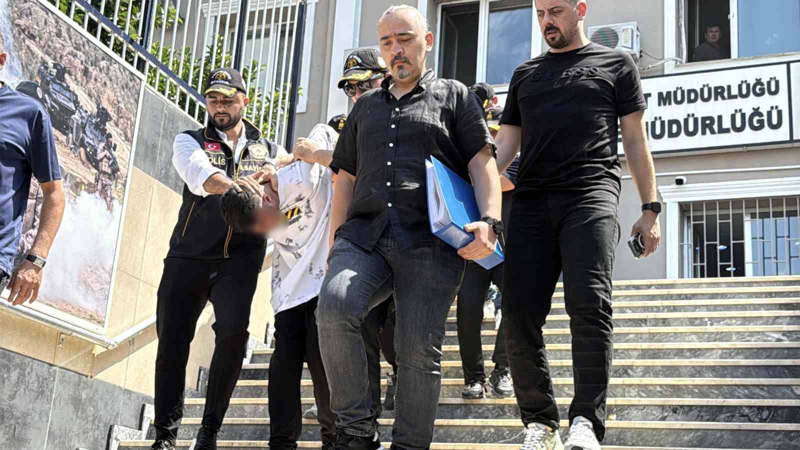 pendik-te-silahli-saldiriya-ugrayan-is-adami-hayatini-kaybetti-saldiri-ani-kamerada