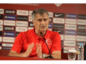 Şenol Güneş: "Özbekistan Maçı Kadrosunda Baya Değişiklik Olabilir"