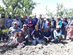 Hem İhracatçılara Hem De Üreticilere Hizmet Veriyorlar