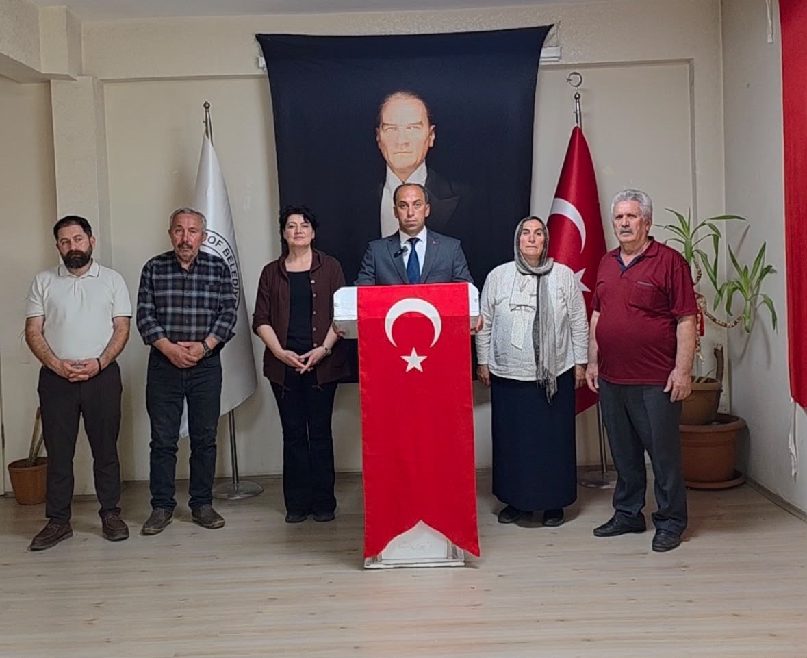 posof-belediye-baskani-demirci-yeni-parti-ye-gecti